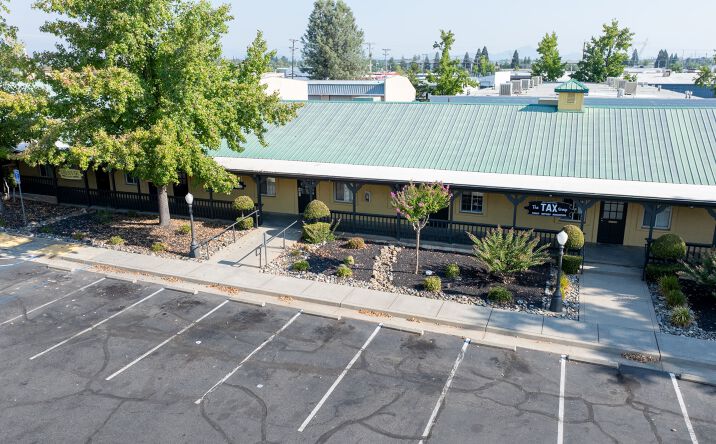 Pictures of Office property located at 926 E Cypress Ave, Redding, CA 96002 for lease - image #1