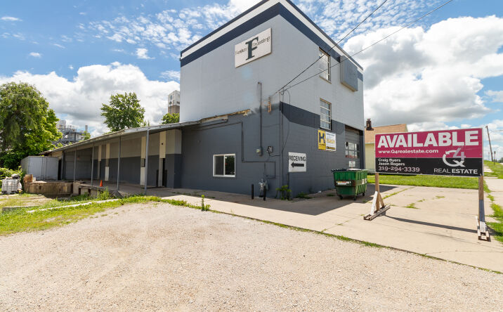 Pictures of Retail, Office, Industrial property located at 931 Rockford Rd SW, Cedar Rapids, IA 52404 for lease - image #1