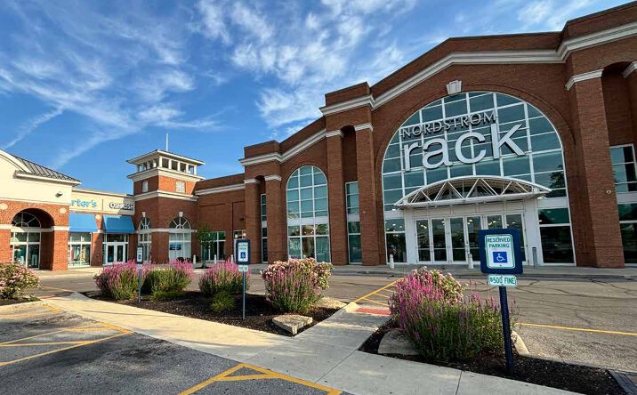 Pictures of Retail property located at 3740 Easton Market, Columbus, OH 43219 for lease - image #1