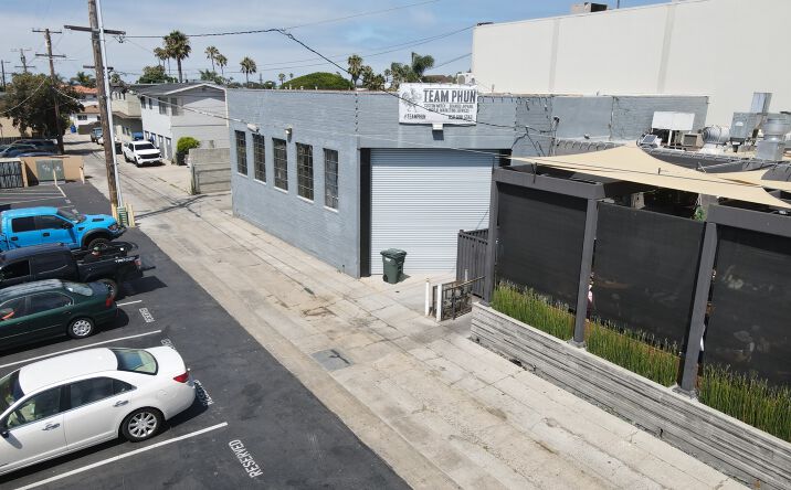 Pictures of Retail, Industrial property located at 5026 Cass St, San Diego, CA 92109 for lease - image #1