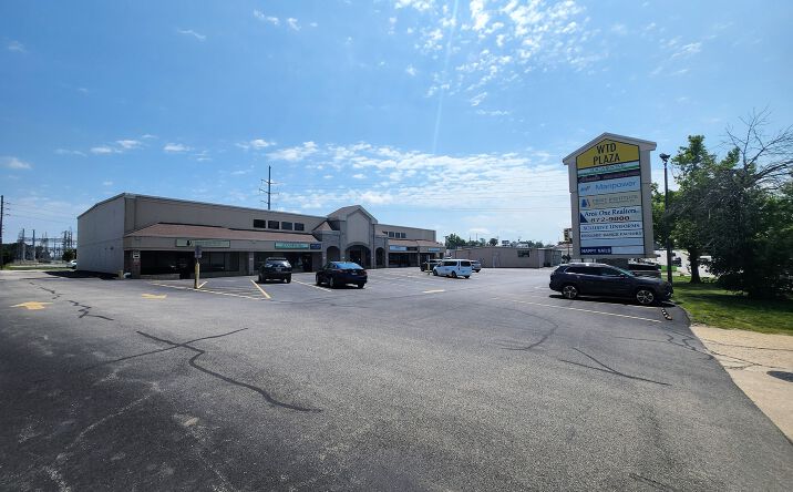 Pictures of Retail property located at 2828 N Main St, Decatur, IL 62526 for lease - image #1
