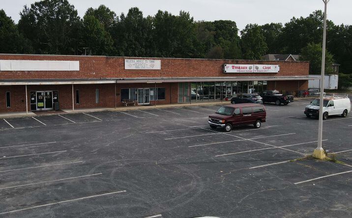 Pictures of Retail property located at 4711-B West Gate City Blvd, Greensboro, NC 27407 for lease - image #1