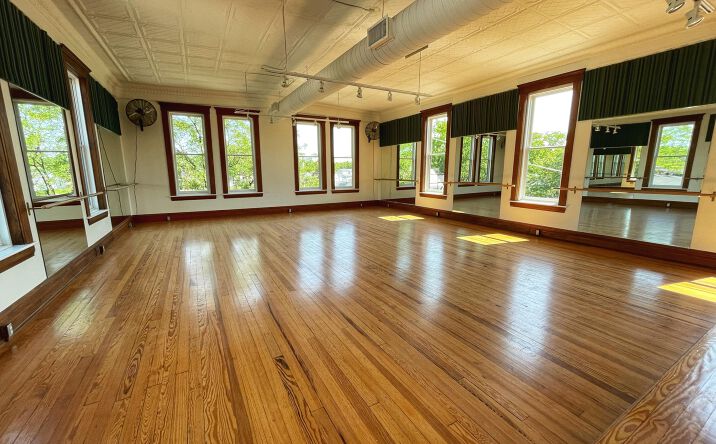 Pictures of Retail, Office property located at 19 E Waterloo Street, Canal Winchester, OH 43110 for lease - image #1