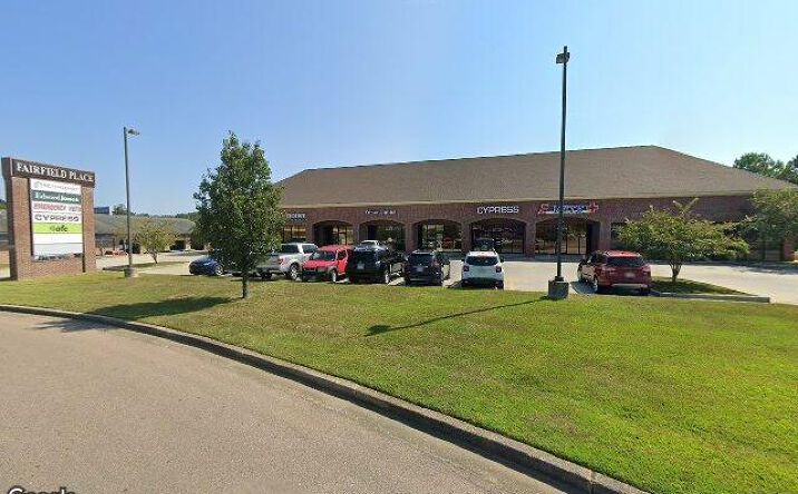 Pictures of Retail property located at 107 Fairfield Dr, Hattiesburg, MS 39402 for sales - image #1