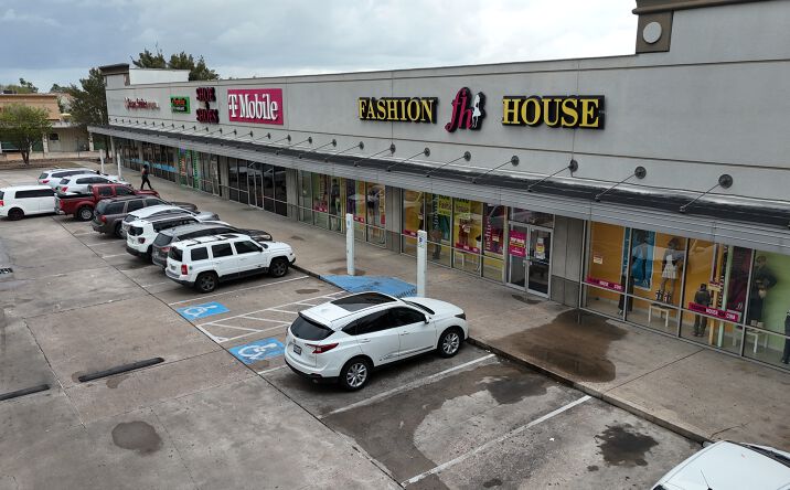 Pictures of Retail, Office property located at 10208 Beechnut St, Houston, TX 77072 for lease - image #1