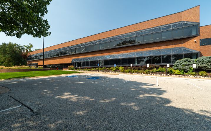 Pictures of Office property located at 910 N 96th St, Omaha, NE 68114 for lease - image #1