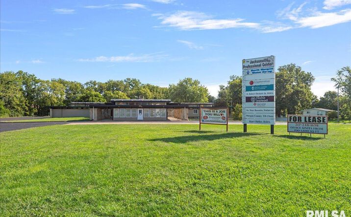 Pictures of Office property located at 1440 W WALNUT Street, Jacksonville, IL 62650 for lease - image #1