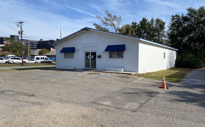 Pictures of Retail property located at 1120 Broad Avenue, Gulfport, MS 39501 for lease - image #1