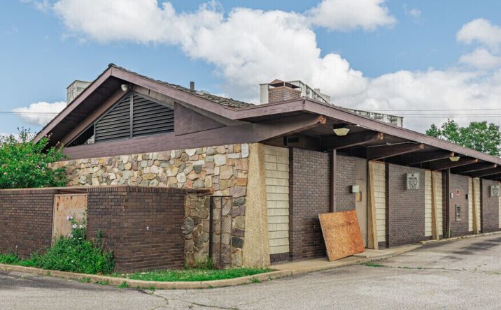 Pictures of Retail property located at 26410 Lakeshore Blvd, Euclid, OH 44132 for lease - image #1