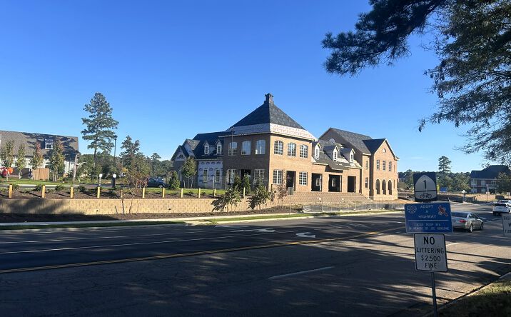 Pictures of Retail, Office property located at 17 Le Gordon Dr, Midlothian, VA 23113 for lease - image #1