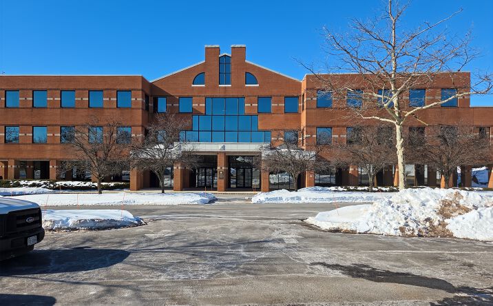 Pictures of Office property located at 1 Crossroads Dr, Bedminster, NJ 07921 for lease - image #1