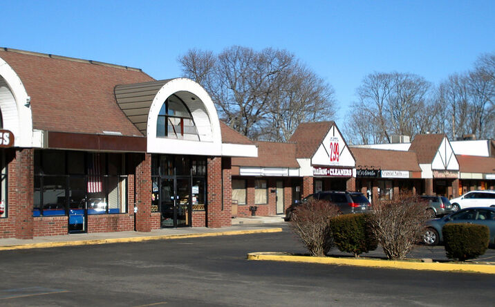 Pictures of Retail, Office property located at 581-601 Montauk Hwy, Oakdale, NY 11769 for lease - image #1