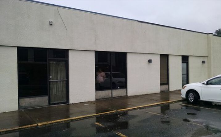 Pictures of Retail property located at 100 Putnam Village Dr, Hurricane, WV 25526 for lease - image #1