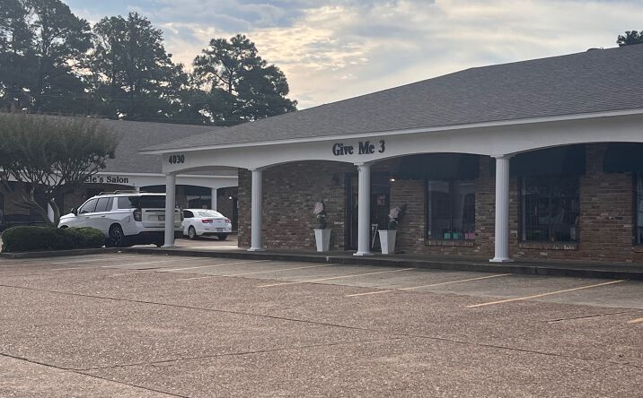 Pictures of Retail property located at 4038 Summerhill Rd, Texarkana, TX 75503 for lease - image #1