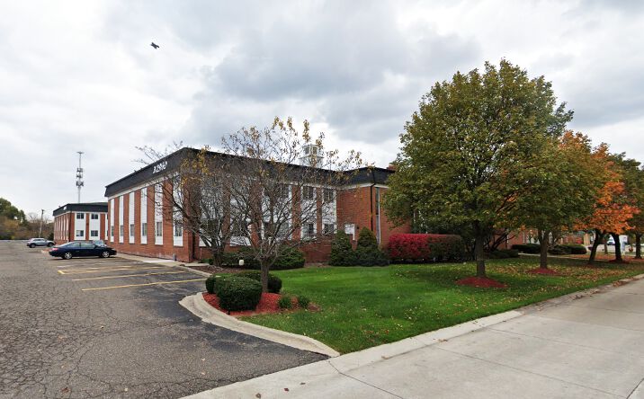 Pictures of Office property located at 32985 Hamilton Ct, Farmington Hills, MI 48334 for lease - image #1