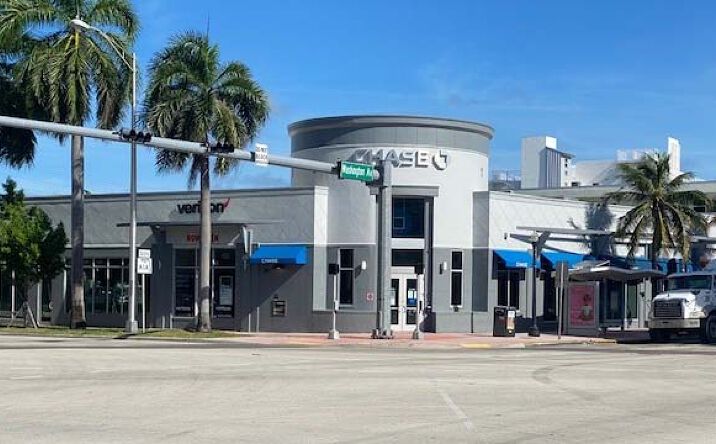 Pictures of Retail, Restaurant property located at 609 & 615 5th St, Miami Beach, FL 33139 for lease - image #1
