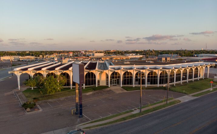 Pictures of Retail, Office property located at 4215 S Staples St, Corpus Christi, TX 78411 for lease - image #1