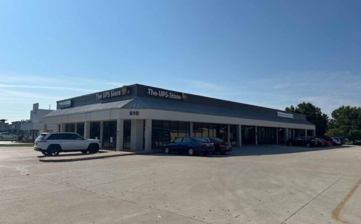 Pictures of Retail property located at 610 E Battlefield Rd, Springfield, MO 65807 for lease - image #1