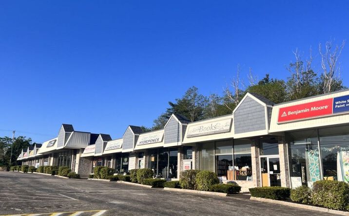 Pictures of Retail property located at 18 Plaistow Rd, Plaistow, NH 03865 for lease - image #1