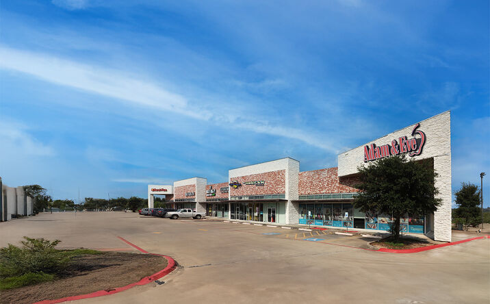 Pictures of Retail property located at 4125 Williams Way Blvd, Richmond, TX 77469 for lease - image #1