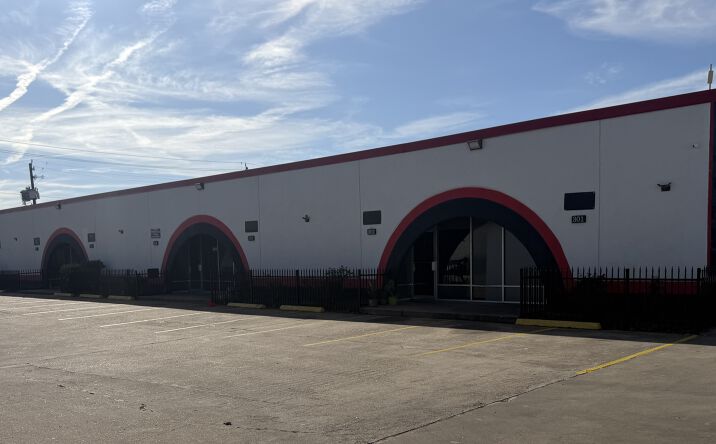 Pictures of Retail, Office, Industrial property located at 7320 Ashcroft Dr, Houston, TX 77081 for lease - image #1