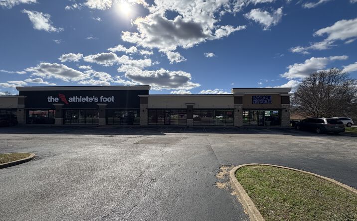 Pictures of Retail property located at 2106 W Gentry Pkwy, Tyler, TX 75702 for lease - image #1