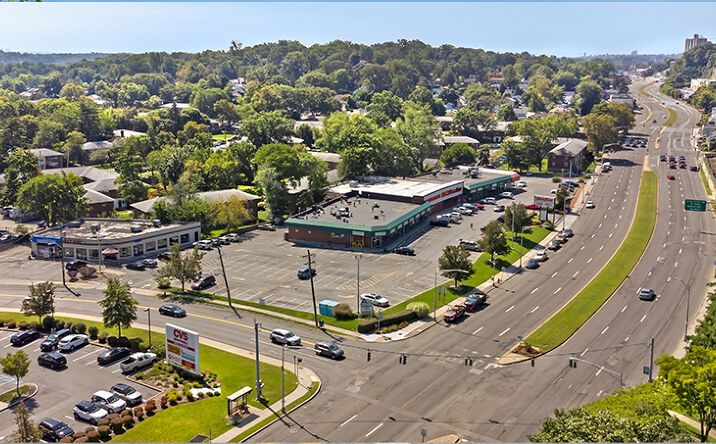Pictures of Retail property located at 2270 Central Park Ave, Yonkers, NY 10710 for lease - image #1