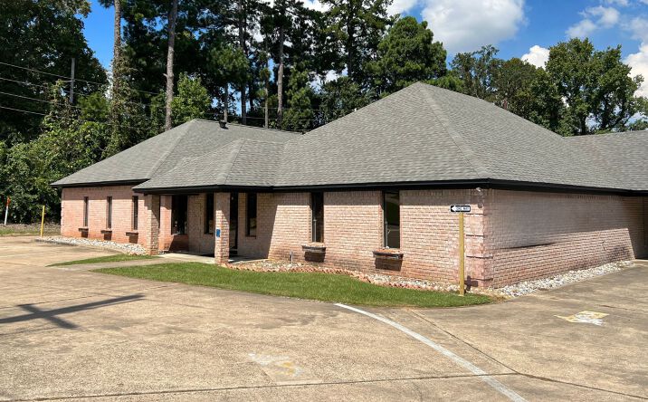 Pictures of Retail, Office, Industrial property located at 835 Redwater Rd, Wake Village, TX 75501 for lease - image #1
