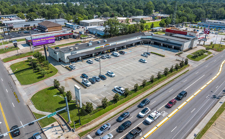 Pictures of Retail property located at 2200 N Frazier St, Conroe, TX 77303 for lease - image #1
