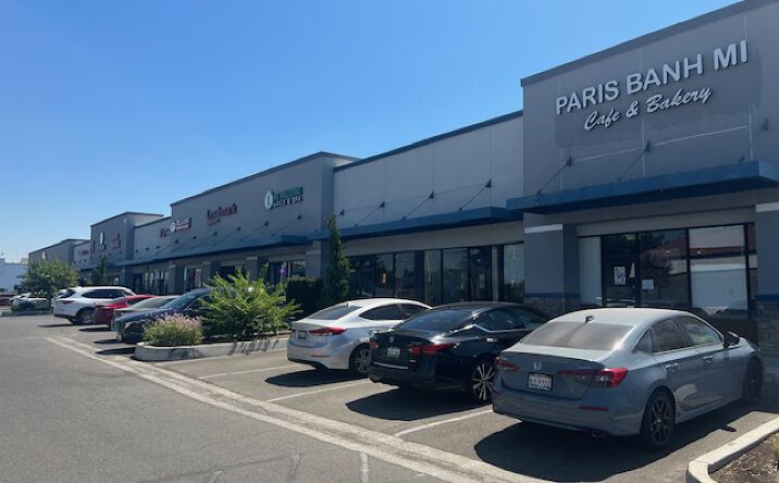 Pictures of Retail property located at 300 W Shaw Ave, Clovis, CA 93612 for lease - image #1