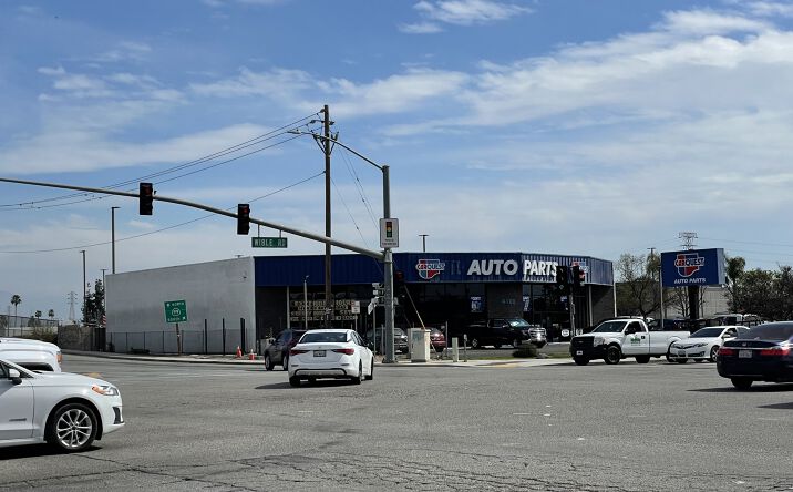 Pictures of Retail property located at 4100 Wible Rd, Bakersfield, CA 93313 for lease - image #1