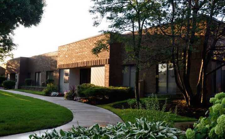 Pictures of Office property located at 1535 Lake Cook Rd, Northbrook, IL 60062 for lease - image #1