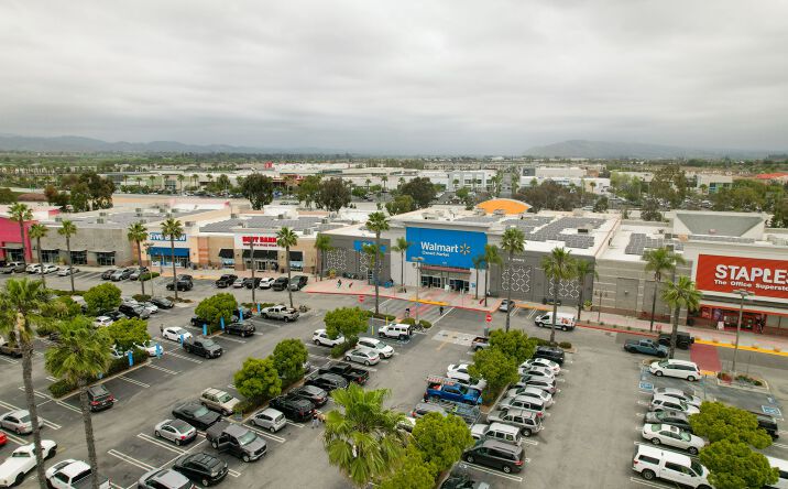 Pictures of Retail property located at 195 W Esplanade Dr, Oxnard, CA 93036 for lease - image #1