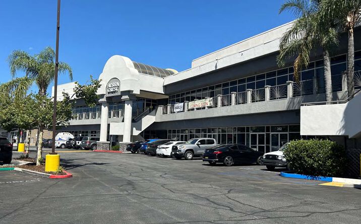 Pictures of Retail property located at 27125 Sierra Hwy, Santa Clarita, CA 91351 for lease - image #1