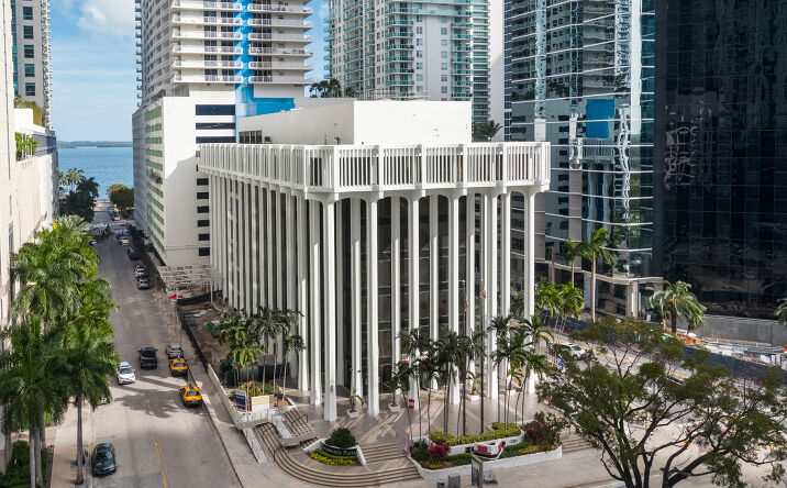 Pictures of Retail, Office property located at 1201 Brickell Ave, Miami, FL 33131 for lease - image #1