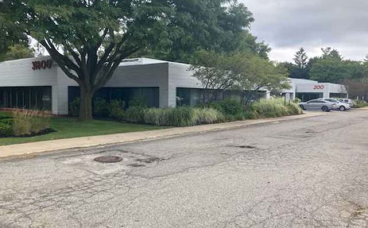 Pictures of Office property located at 31800 Northwestern Hwy, Farmington Hills, MI 48334 for lease - image #1