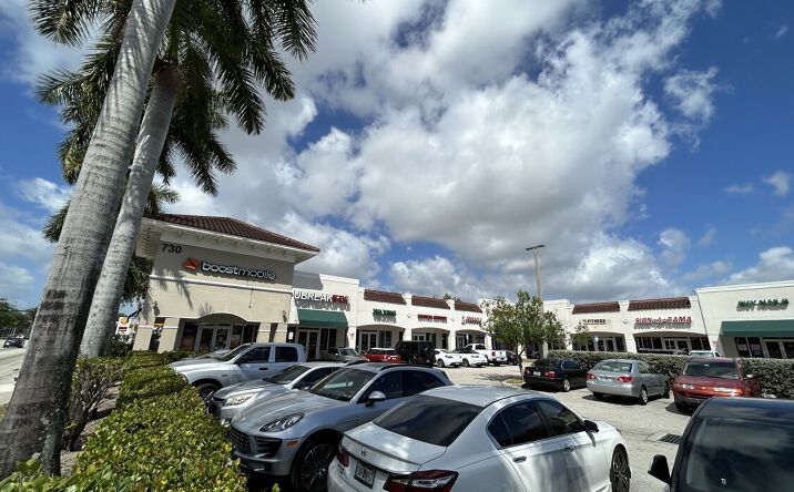 Pictures of Retail property located at 730 W Hallandale Beach Blvd, Hallandale Beach, FL 33009 for lease - image #1