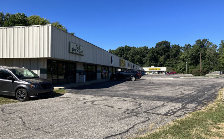 Pictures of Retail property located at 2707 Toledo Rd, Elkhart, IN 46516 for lease - image #1