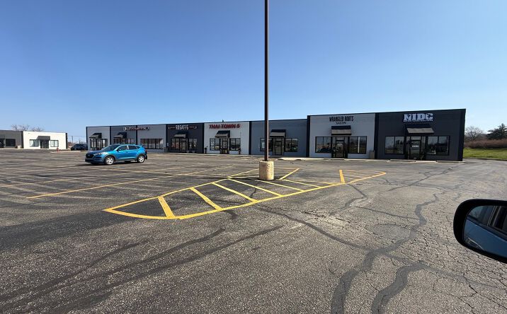 Pictures of Retail property located at 630 Plaza Dr, Sycamore, IL 60178 for lease - image #1