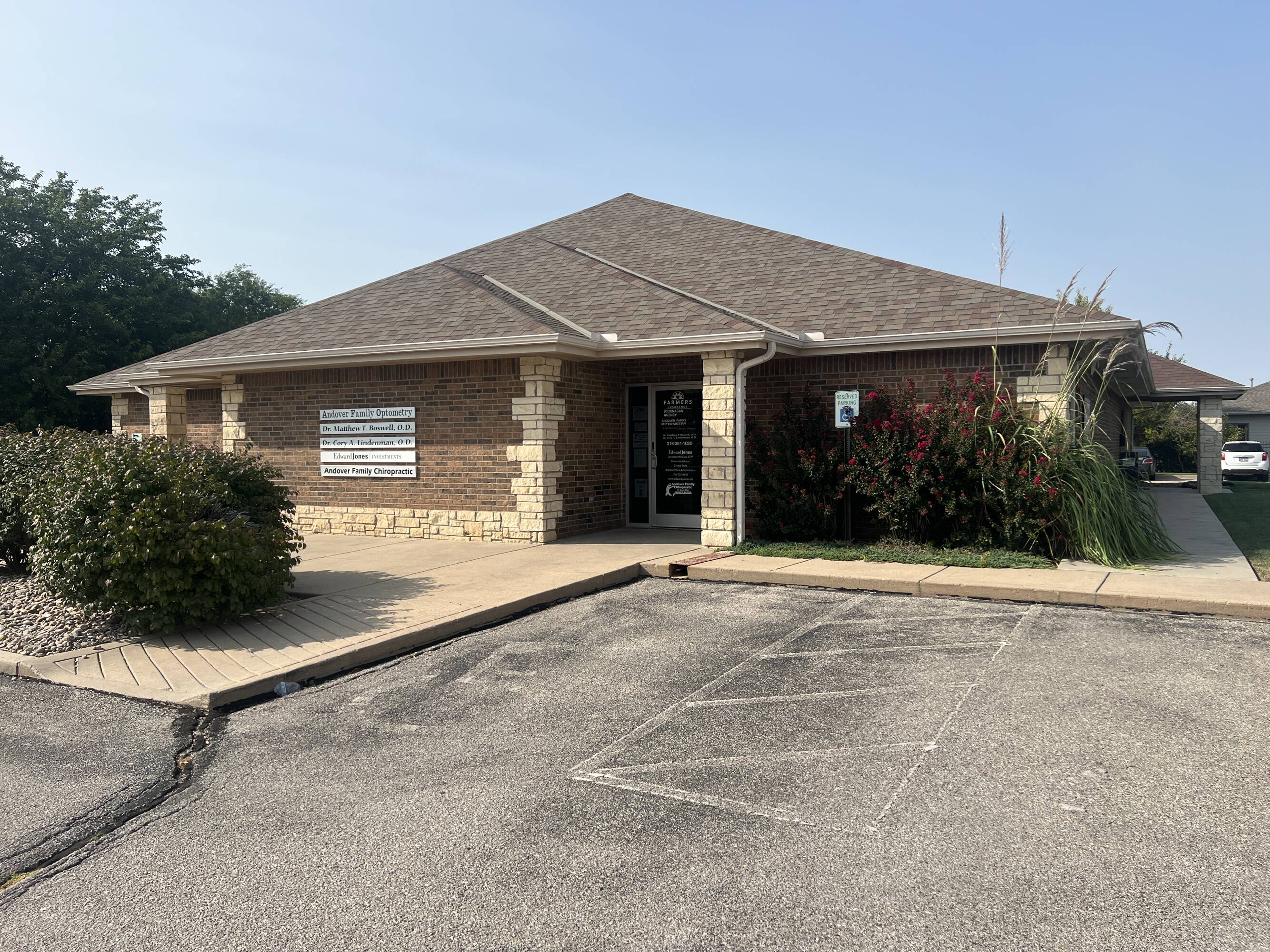 215 S Andover Rd, Andover, KS 67002