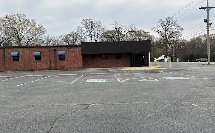 Pictures of Retail property located at 2214 Osborne St, Humboldt, TN 38343 for lease - image #1