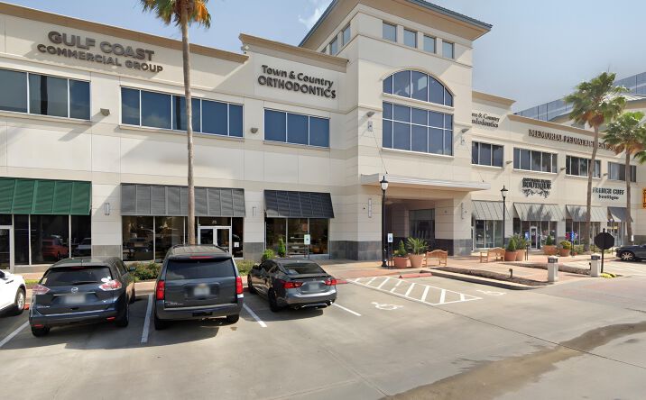 Pictures of Retail property located at 788 W Sam Houston Pkwy N, Houston, TX 77024 for lease - image #1