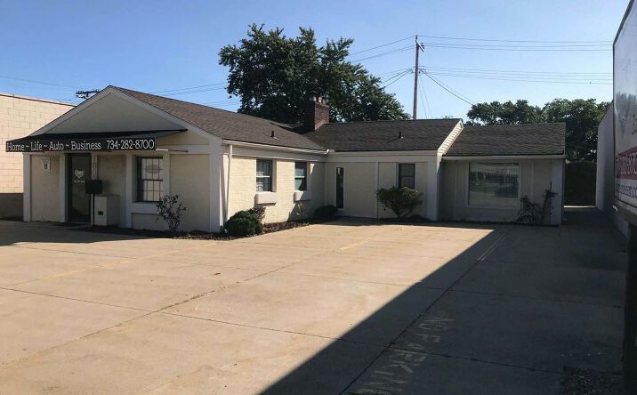 Pictures of Retail, Office property located at 18555 Fort St, Riverview, MI 48193 for lease - image #1