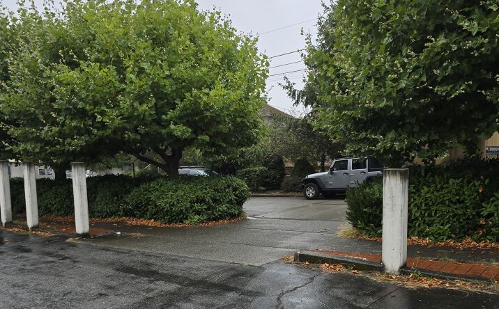 Pictures of Retail, Office property located at 8005 Lake City Way NE, Seattle, WA 98115 for lease - image #1
