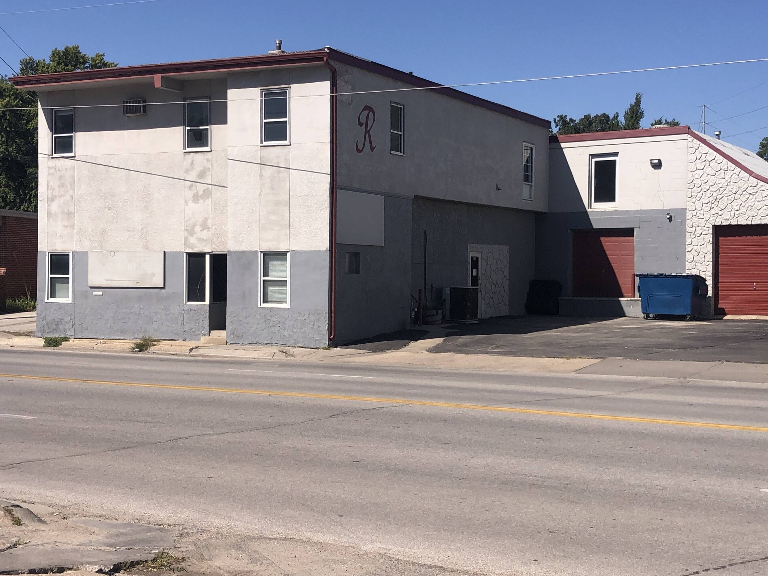 1106 S Saddle Creek Rd, Omaha, NE 68106