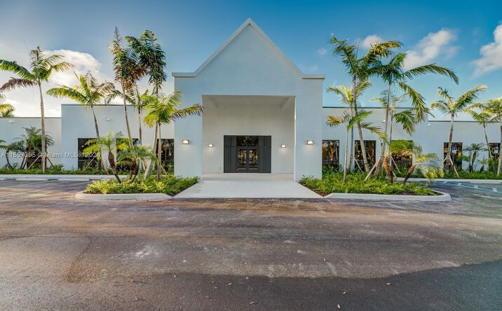 Pictures of Retail, Office property located at 8950 SW 152nd St Suite V, Palmetto Bay, FL 33157 for lease - image #1