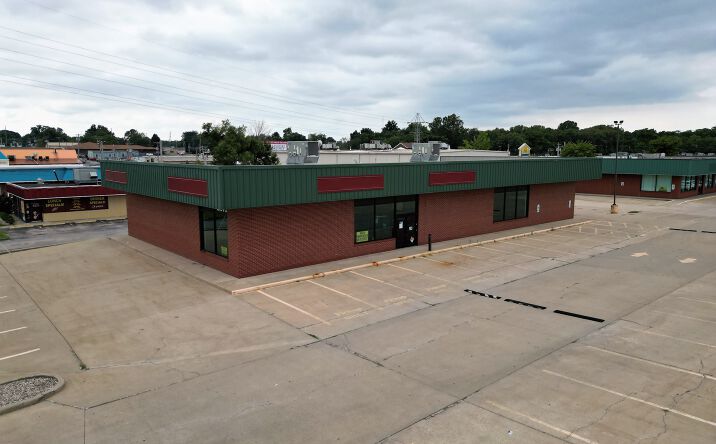 Pictures of Retail property located at 2875 N Water St, Decatur, IL 62526 for lease - image #1