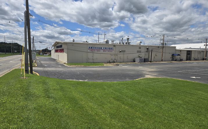 Pictures of Retail, Industrial property located at 2800 Lynch Rd, Evansville, IN 47711 for lease - image #1