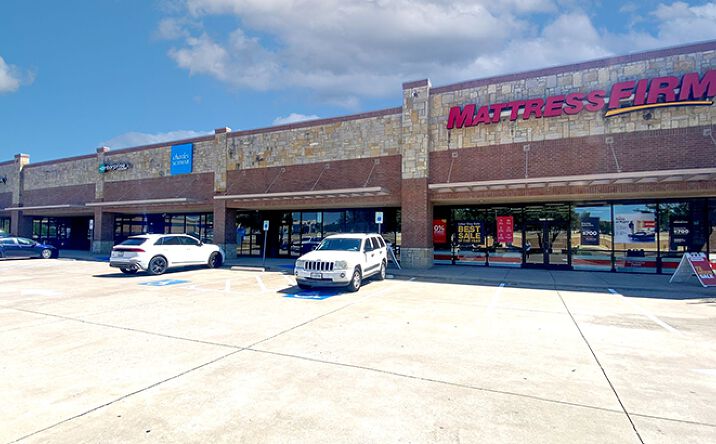 Pictures of Retail property located at 2775 Central Expy, McKinney, TX 75069 for lease - image #1