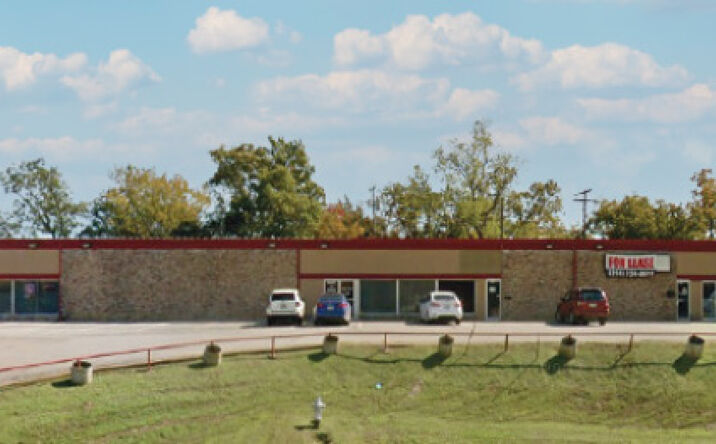 Pictures of Retail property located at 5635 Texoma Pkwy, Sherman, TX 75090 for lease - image #1